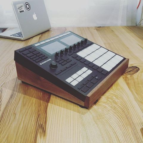 Walnut Base Stand for mkIII by mixingtable. Gives Maschine a 15 degree slant
