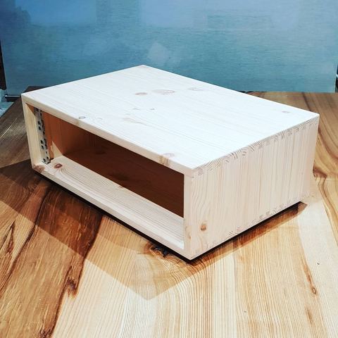 Retrorax Solid Pine mixingtable rack. Dovetail joined