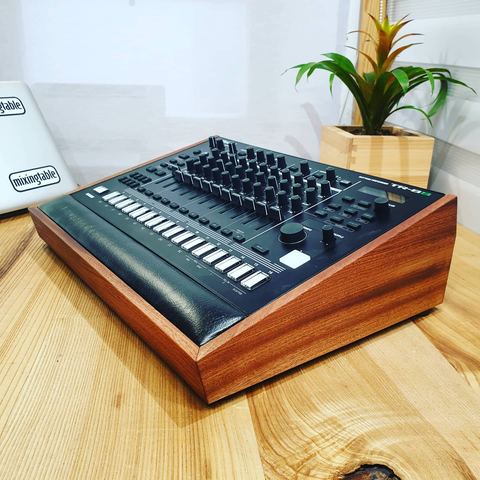 Roland TR8S Lux Mahogany Edition