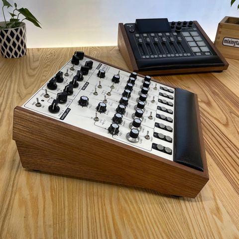 Lyra8 Lux Walnut Edition by mixingtable