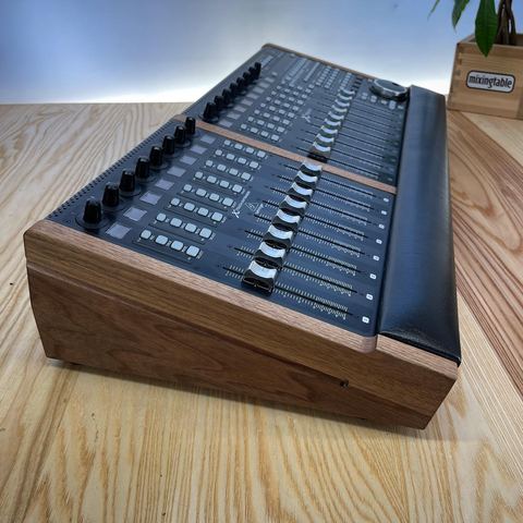 X-Touch Lux EXT L by mixingtable