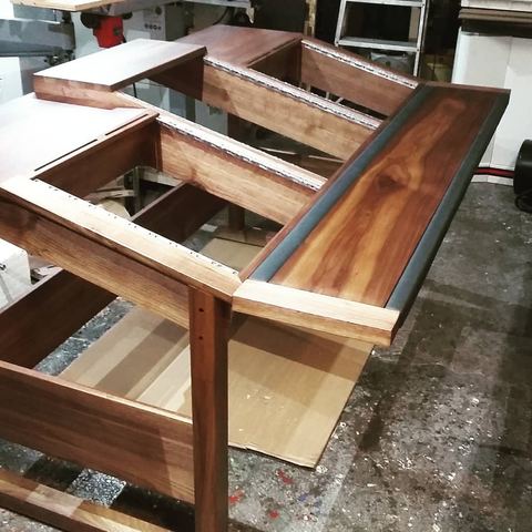 Mixingtable 33U Walnut Producer Desk test fit