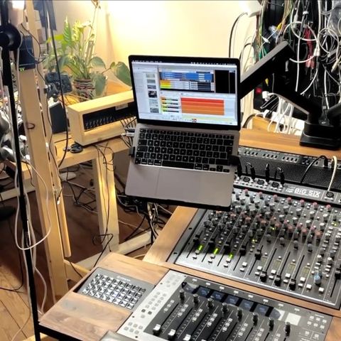 Live recording a Sabrehart session at the Mixingtable Studio. Pulsar 23, Digitakt, SH01A, Shallow Water, Rooms, Deco ,El Capistan - Video no