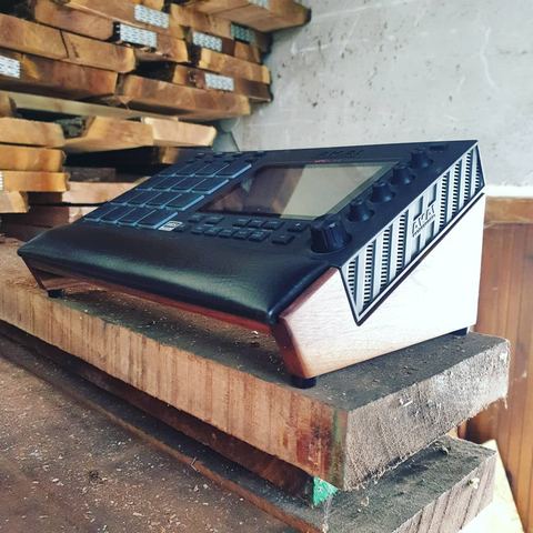 MPC Live Lux in Walnut