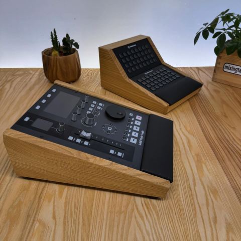 UF1 Lux and Streamdeck XL Lux Oak Edition