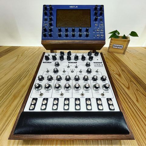 Lyra8 / Vector Synth 🔥 Looking forward to some ambient jamming with these guys 🎧 🪐