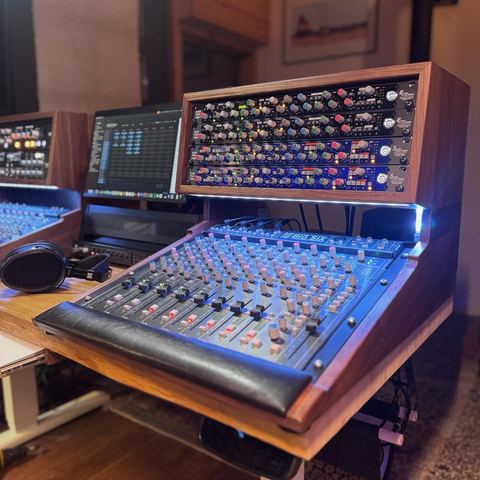 Big SiX Mini Console 4U by Mixingtable