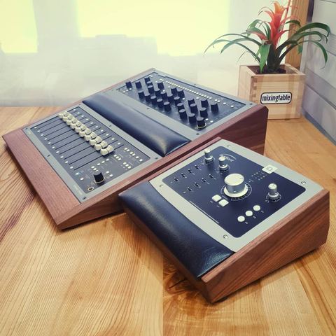 ID22 Lux and Console1 Fader Combi Lux by mixingtable