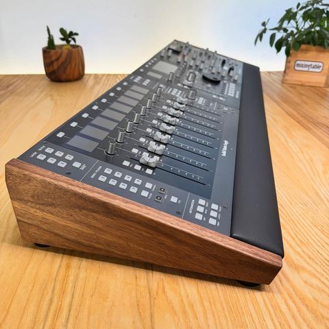 SSL UF8 UF1 UC1 Lux Walnut Edition by Mixingtable