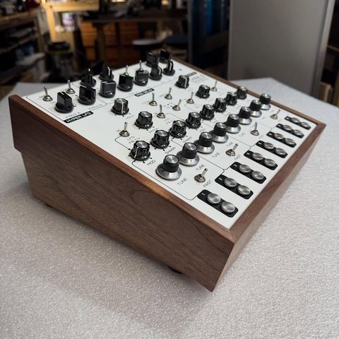 Lyra 8 Classic Walnut Edition by Mixingtable