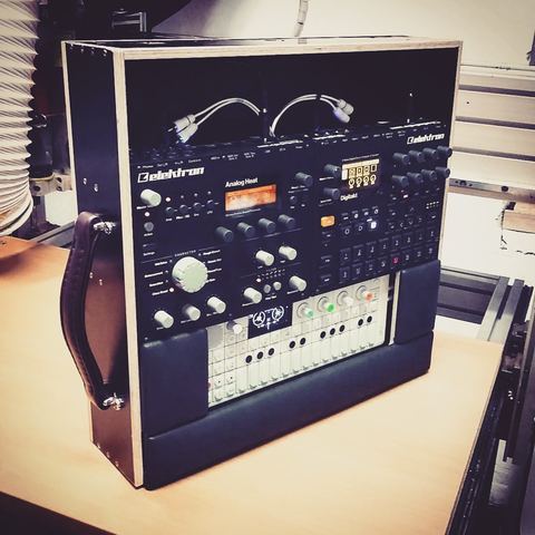 Throwback Digitakt/Heat/OP-1 battery powered case by mixingtable
