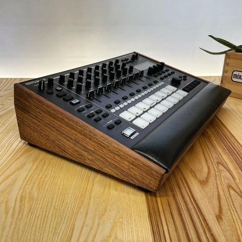 Roland MC707 Lux by mixingtable