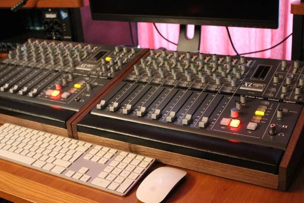 2× X-Desk Lux