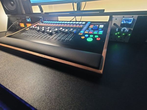 Walnut Faderport 16 Lux