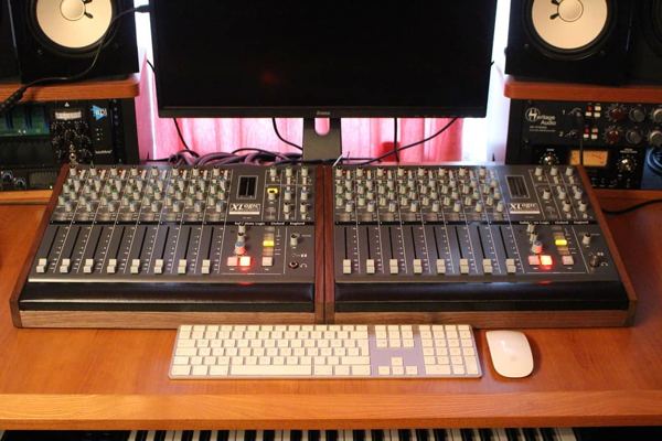 2× X-Desk Lux