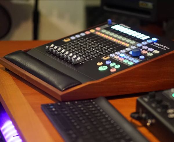 Faderport 8 Lux, Mahogany Edition
