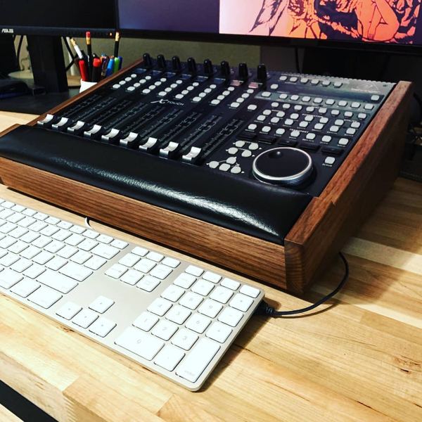 Walnut X-Touch Lux