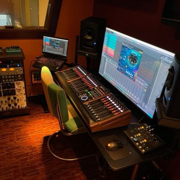 X-Touch Lux