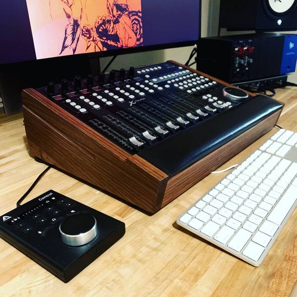 Walnut X-Touch Lux