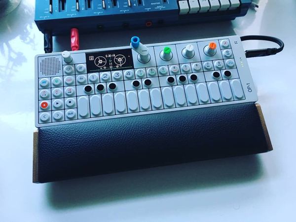 OP-1 walnut desk stand