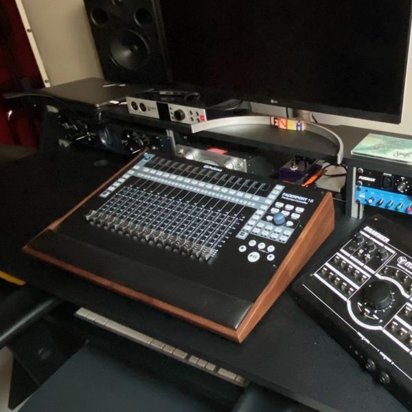 Walnut Faderport 16 Lux