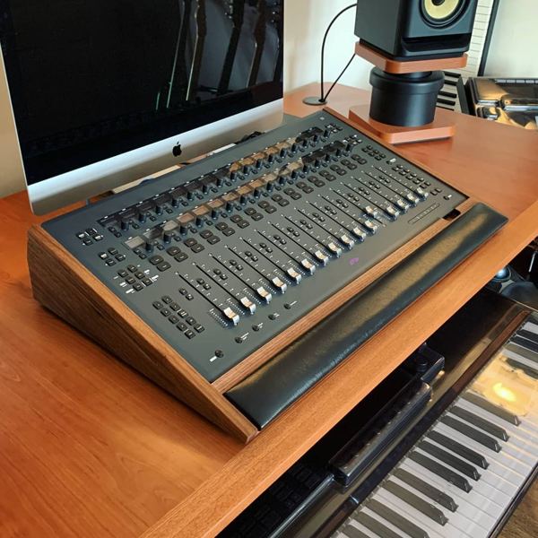 Avid S3 Lux