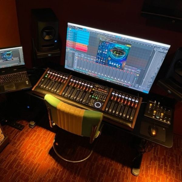 X-Touch Lux