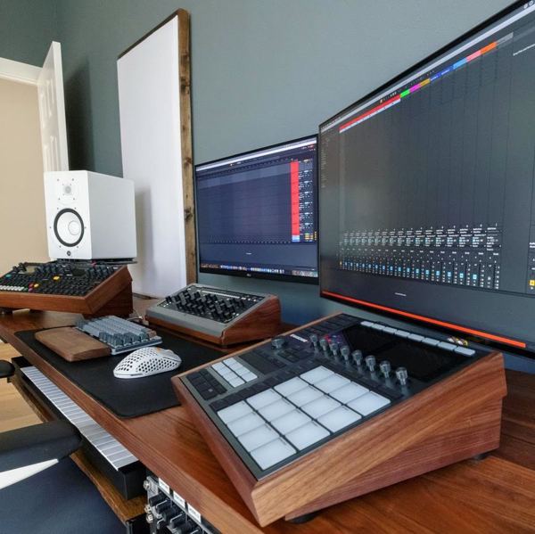 Walnut Elektron Duo stand, custom Console1 and Maschine+ stands