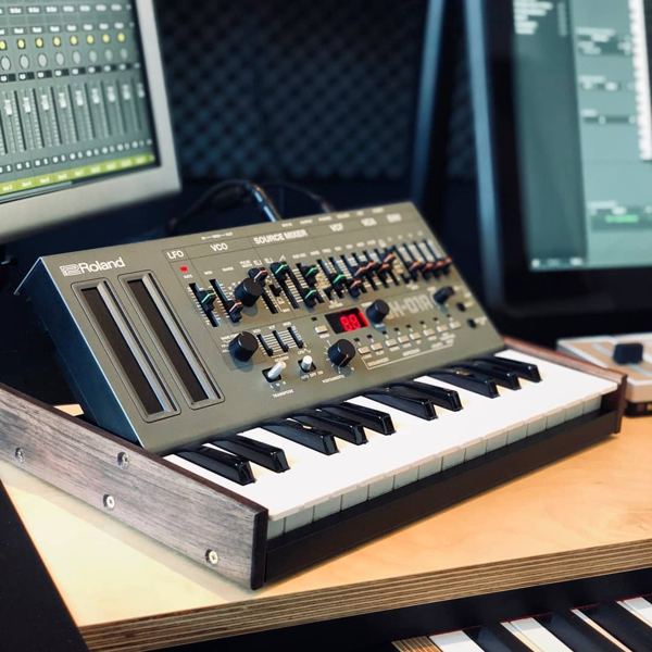 Roland Boutique K25m walnut panels