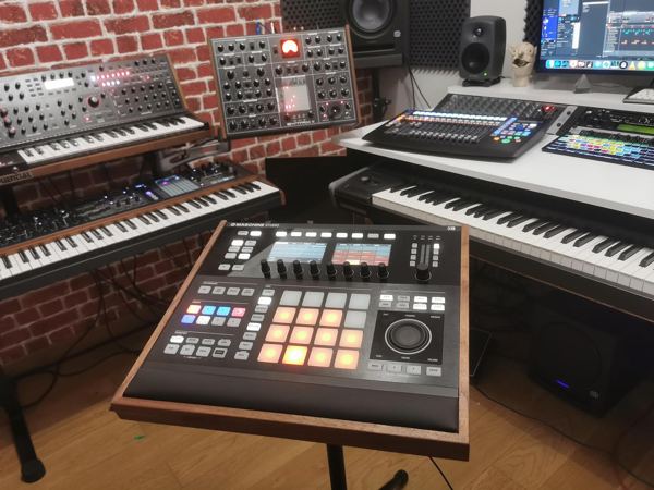 Maschine Studio Lux, Walnut Edition
