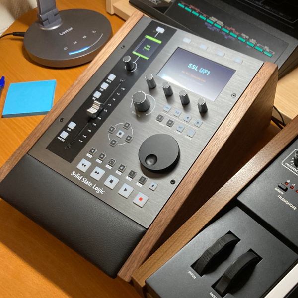 UF1 Lux, Walnut Edition