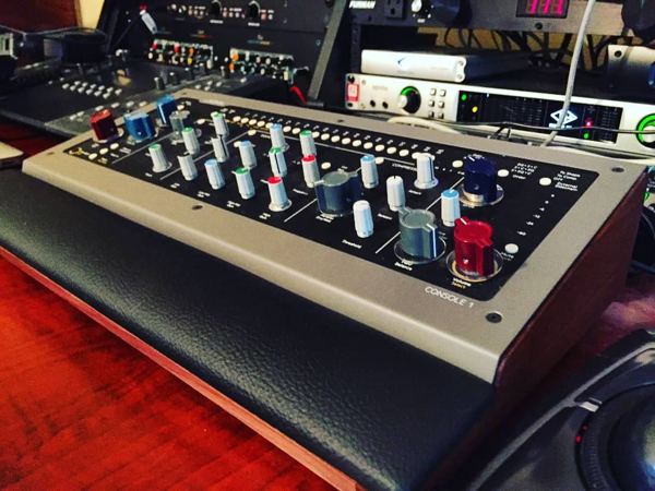 Console1 Lux with a custom knob layout