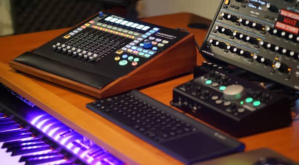 Faderport 8 Lux, Mahogany Edition