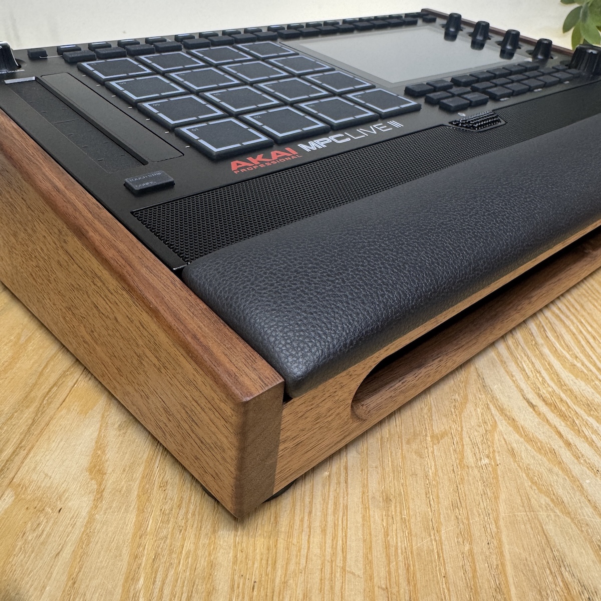 【マイクマ】 テーブル Akai MPC Lux Stands - Mixingtable.comMixingtable.com