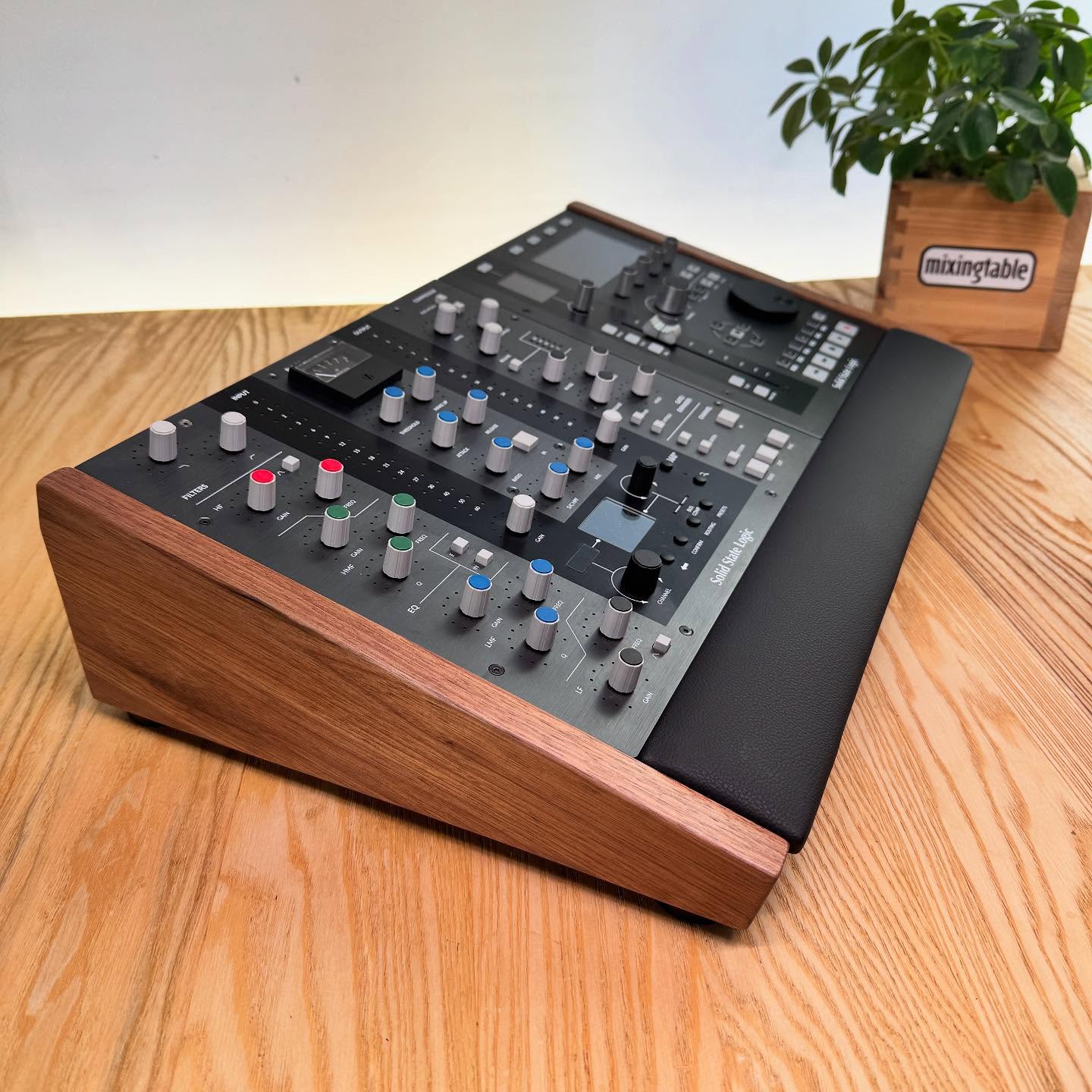 SSL UC1 UF1 Duo Lux desk stand by Mixingtable — solid Walnut with black vinyl wrist rest