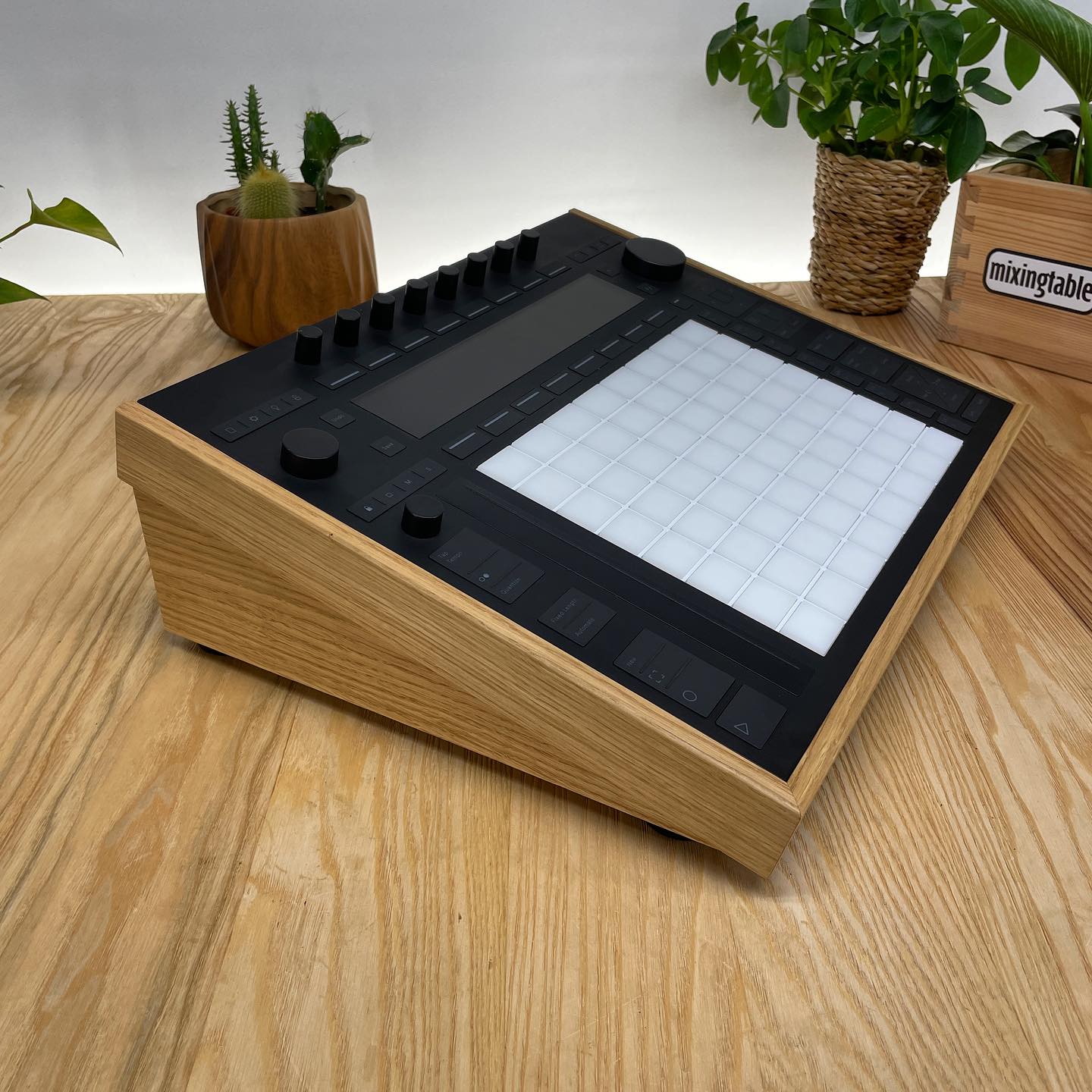 Push3 Classic Lux Desk Stand by Mixingtable